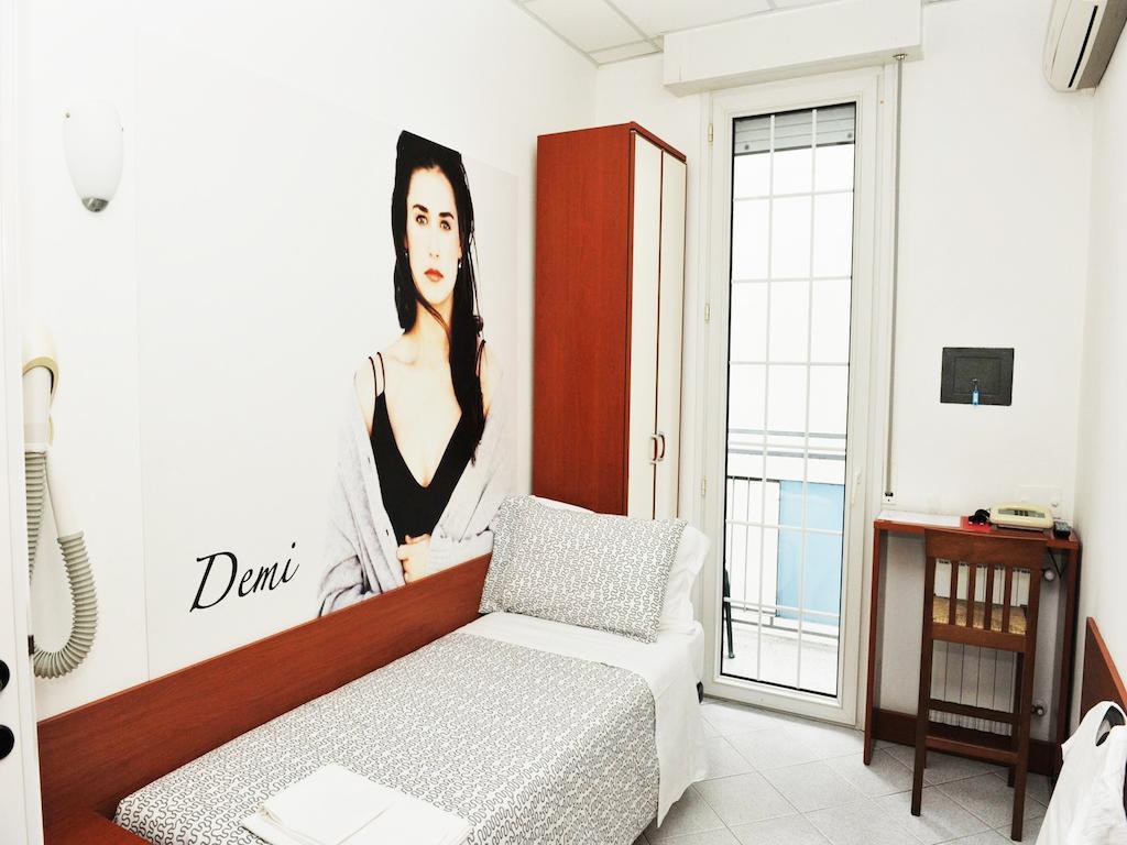 Hotel Lady Римини Экстерьер фото