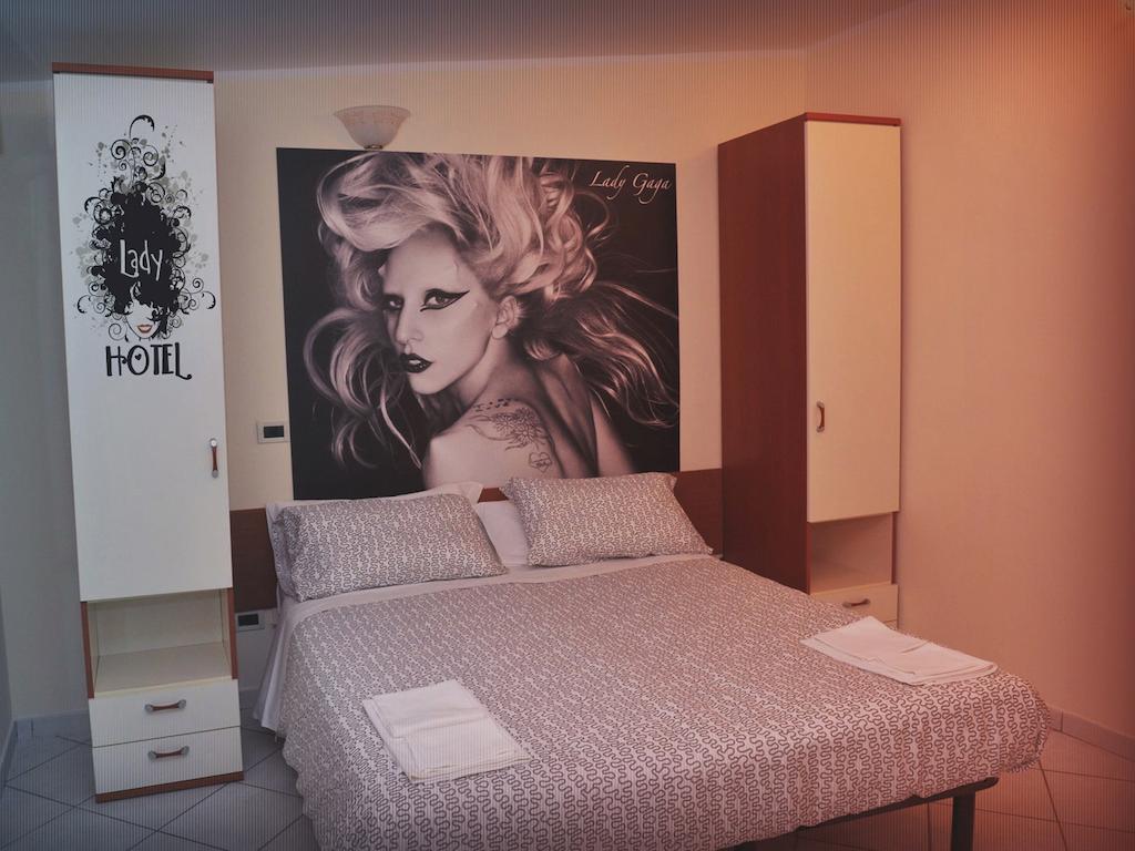 Hotel Lady Римини Экстерьер фото