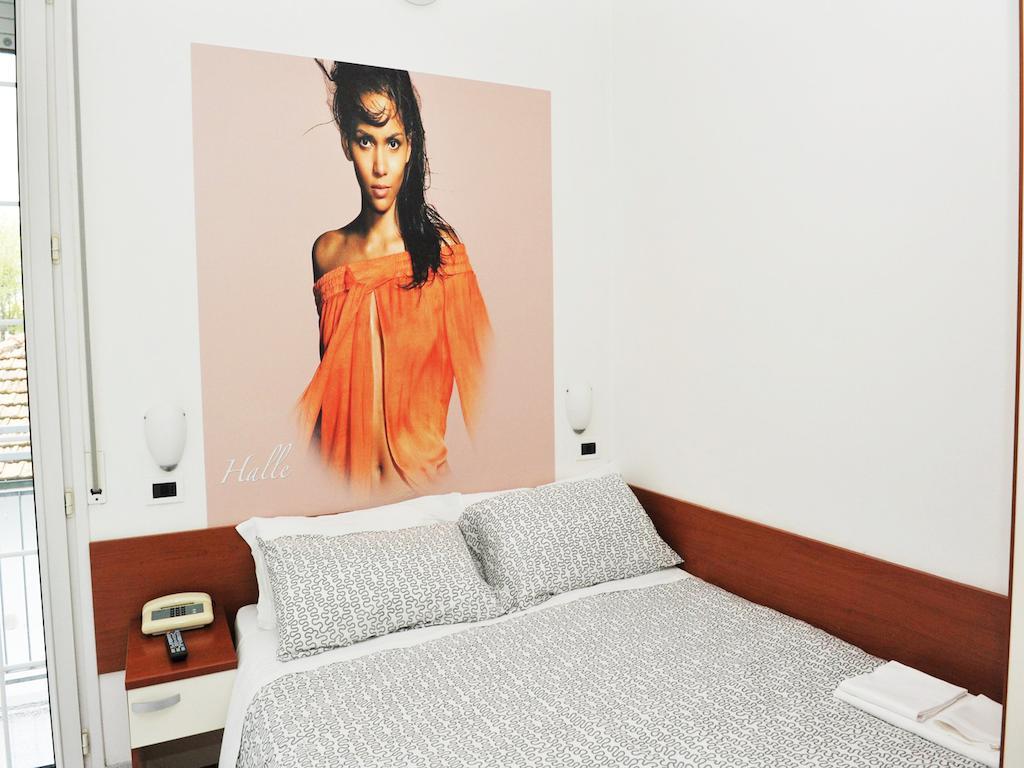 Hotel Lady Римини Экстерьер фото