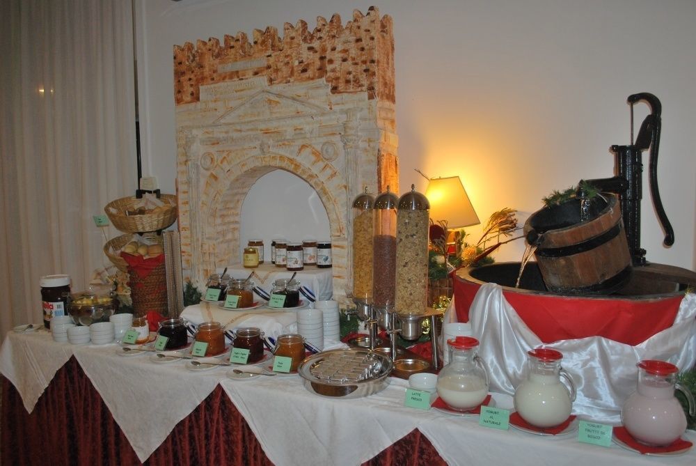 Hotel Lady Римини Экстерьер фото