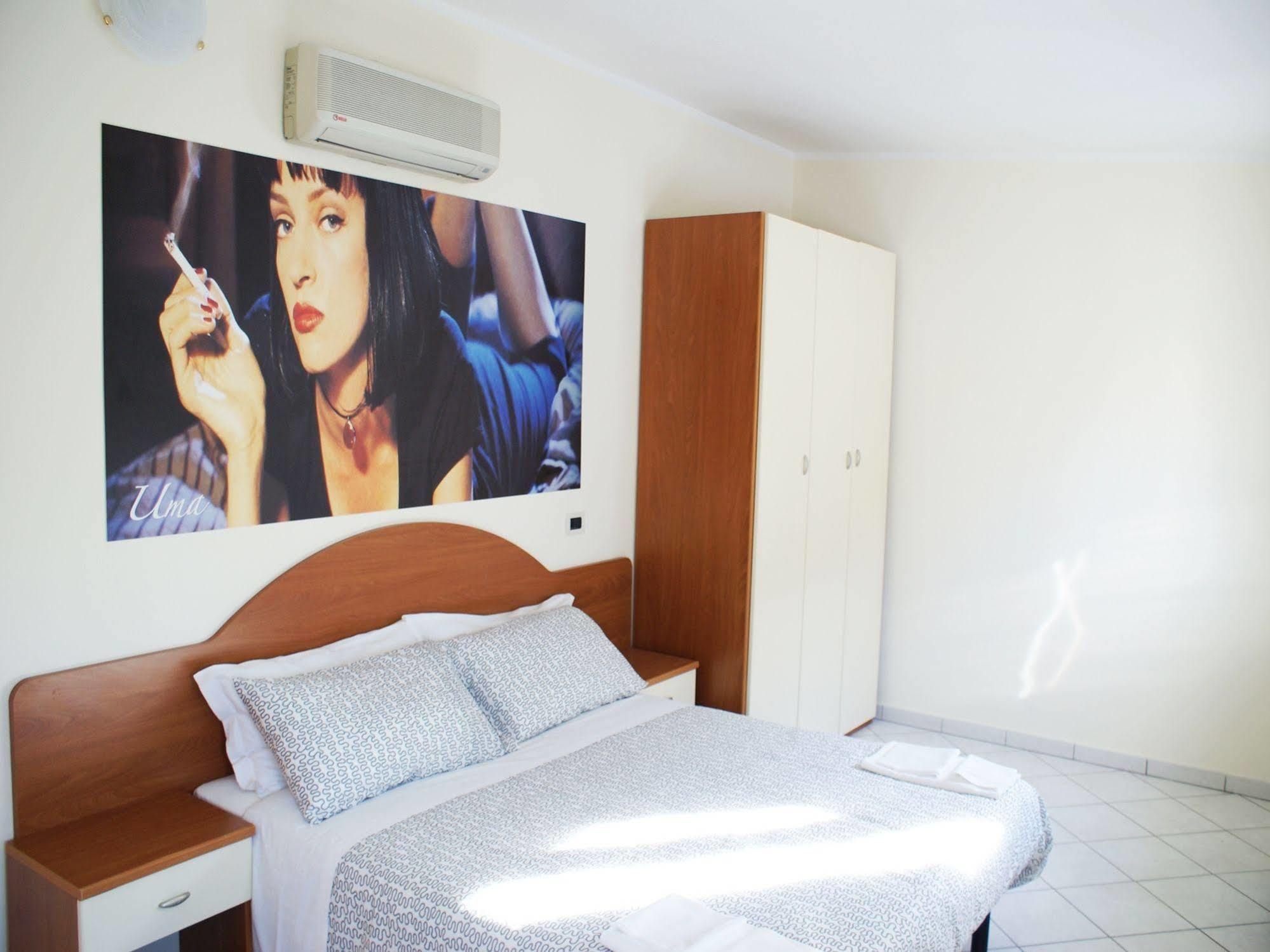 Hotel Lady Римини Экстерьер фото